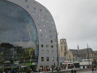 Blick auf die Markthalle und die Laurenskerk