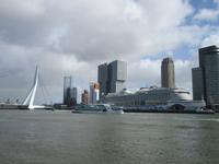 AIDAprima mit Spido-Boot davor