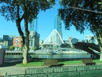 Bilbao - Brücke mit Glasboden und neue Stadtpromenade