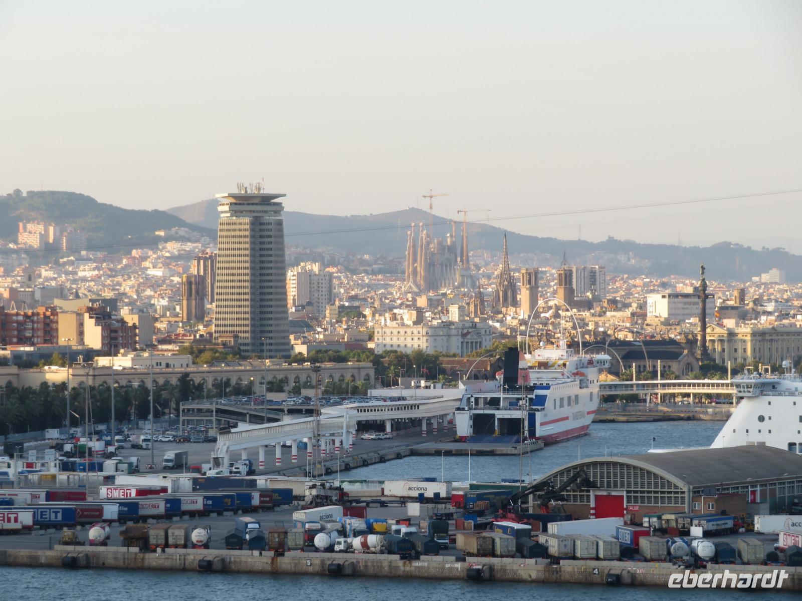 Barcelona - Hafen - Blick in die Stadt