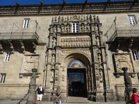 Santiago de Compostela - Eingang zum ehemaligen Spital auf dem Platz der Steinmetze