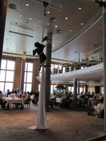 Seilakrobatik auch im Restaurant