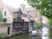 Kanäle führen durch Brügge