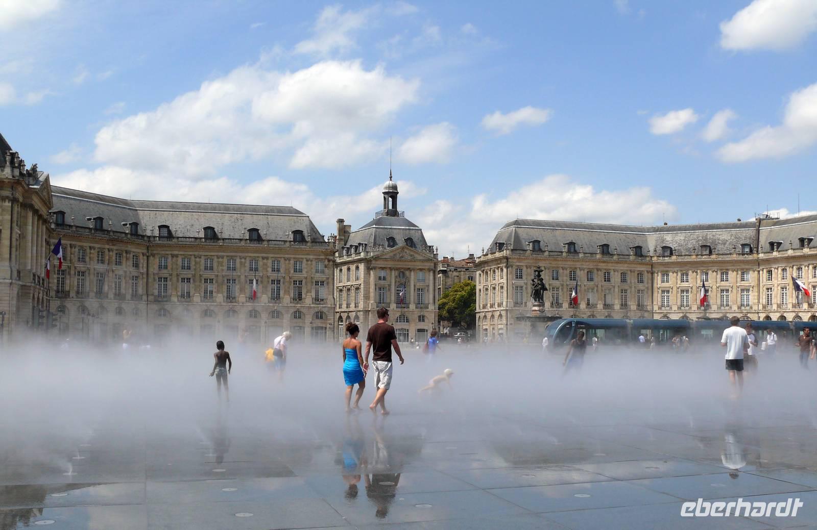 Place de la Bourse und Wasserspiegel (Archiv)