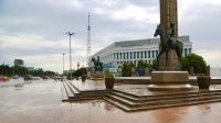 0030-Am Unabhängigkeitsdenkmal in Almaty