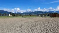 0576-Issyk-Kul-See, Blick vom Strand auf die 5000-er