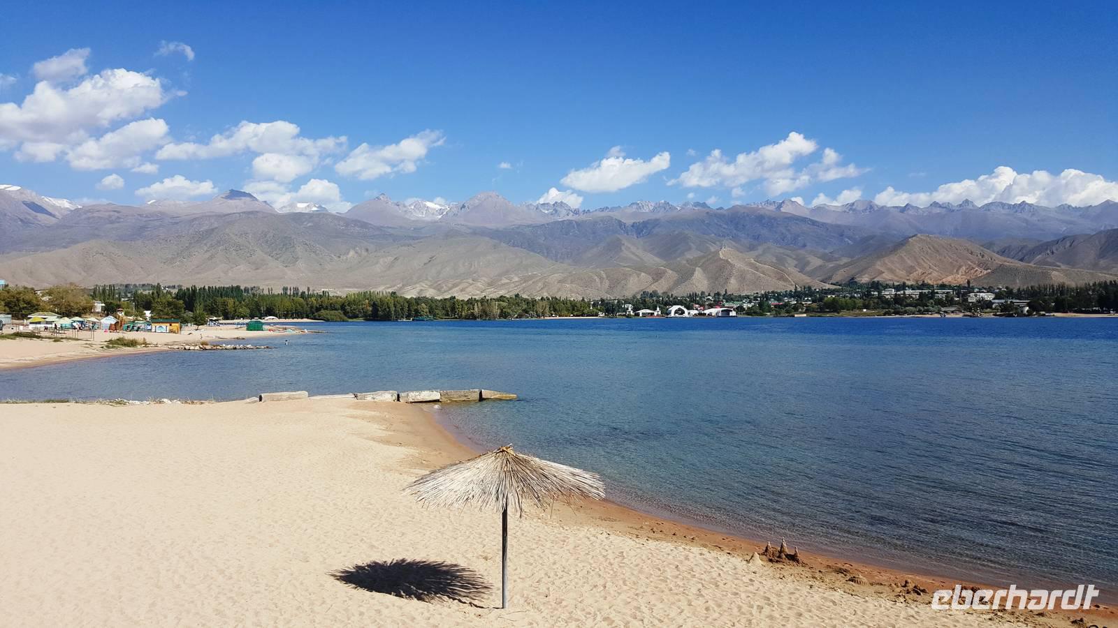Issyk Kul See mit Bergpanorama