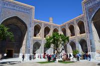 Usbekistan - Ulugh-Beg-Madrasa am Registan-Platz in Samarkand