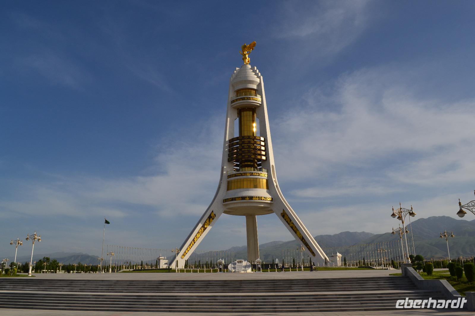 Turkmenistan - Neutralitätsdenkmal in Aschgabat