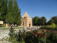 Mausoleum Babadshi Hatun bei Taras
