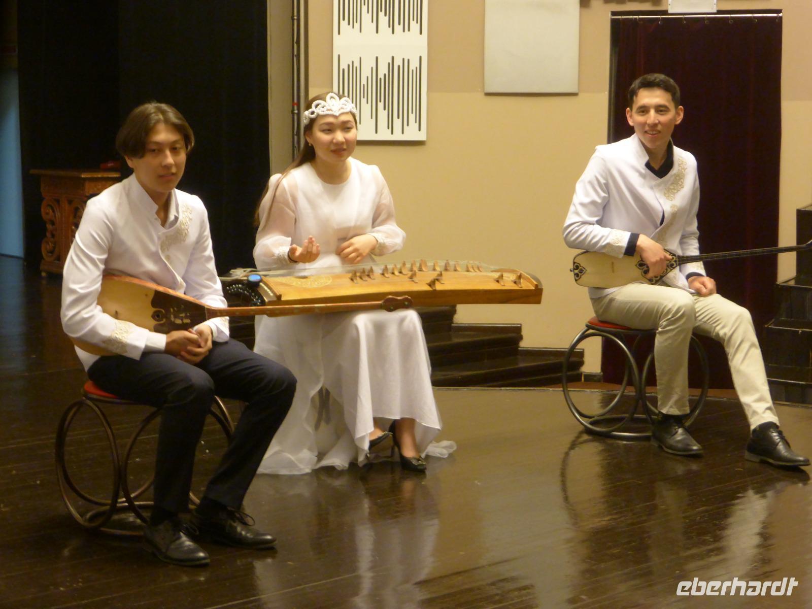 Studenten beim Konzert