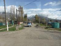 Unterwegs: Blick aus dem Fenster des Busses - russischer LKW GAS-53