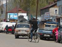 typisches Treiben in den kleineren Ortschaften