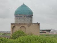 ein Gebäude neben dem Ahmed-Jassewi-Mausoleum, Turkestan