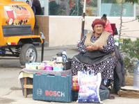 eine Verkäuferin auf dem Basar in Taschkent