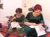 Stickerei-Werkstatt in Chiwa, Vorführung