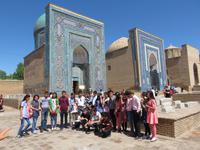 Schulklasse an der Shakhi Zinda-Nekropolis 