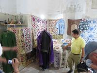 eine Frau im traditionellen Gewand