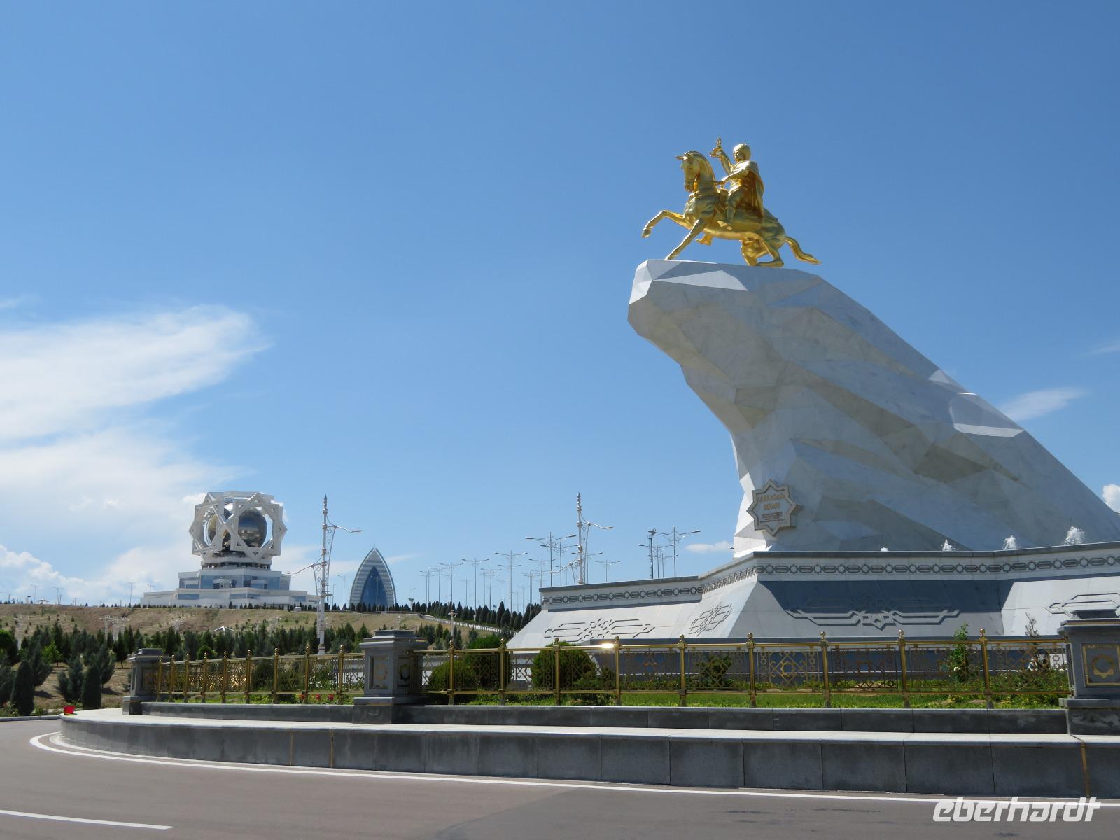 Reiterdenkmal des amtierenden Präsidenten