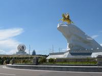 Reiterdenkmal des amtierenden Präsidenten
