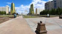 9839-Das Tor zum Regierungsviertel in Nur-Sultan