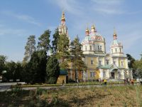 Stadterkundungstour durch Almaty: orthodoxe Himmelsfahrt-Kathedrale