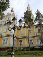 Stadterkundungstour durch Almaty: orthodoxe Himmelsfahrt-Kathedrale