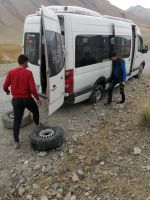 Reifenpanne auf dem Weg zum Kalmak-Aschuu-Pass