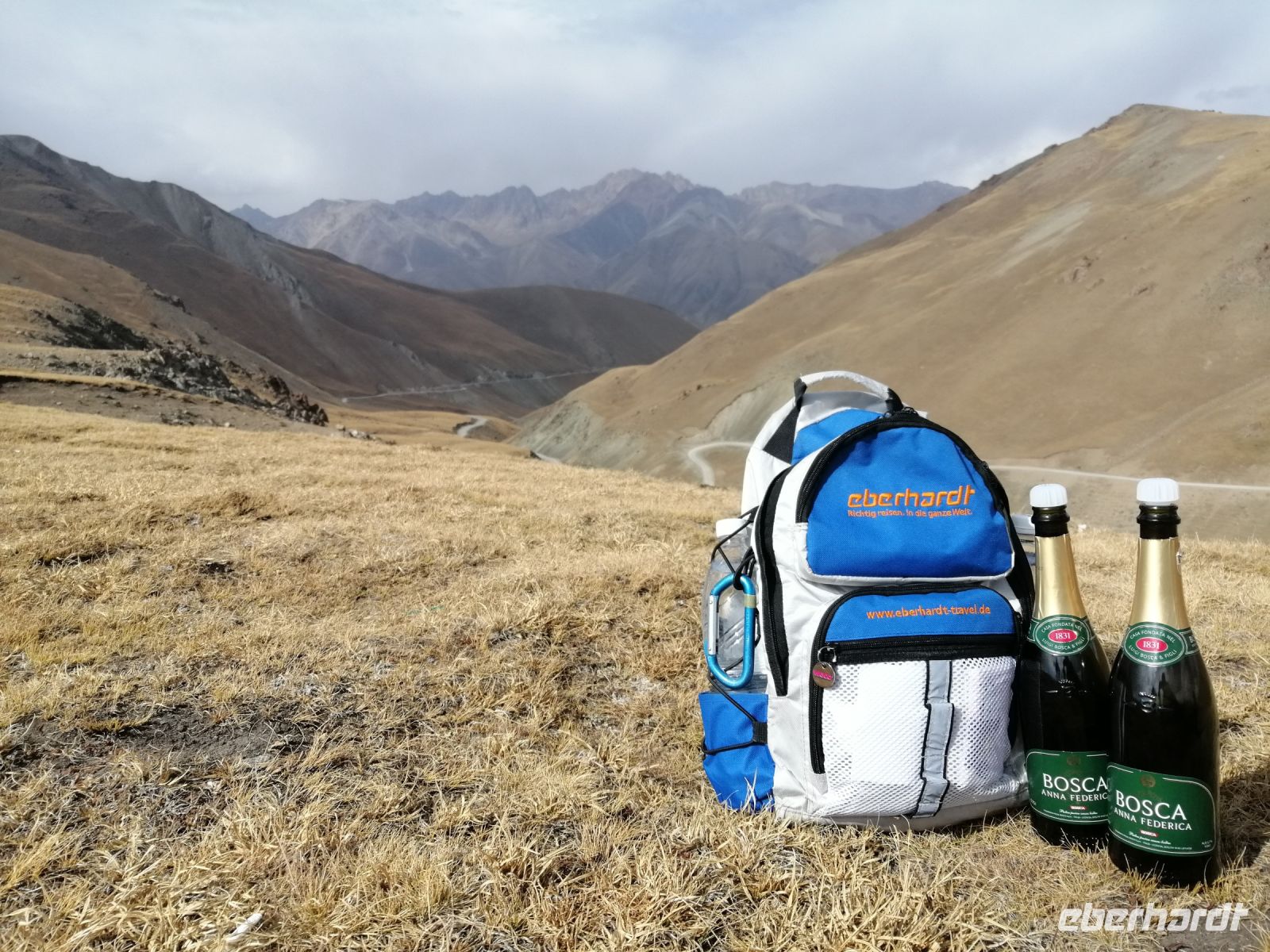 Gipfelsekt auf dem Kalmak-Aschuu-Pass