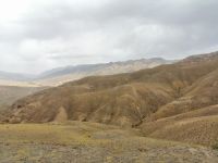 In Kotschkor stiegen wir in zwei Mersedes-Sprinter um und fuhren Richtung Kalmak-Aschuu-Pass