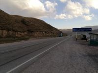 auf der Bundesstarße steigen wir wieder in unseren Reisebus um