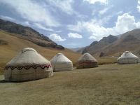 Jurtencamp im Bergtal Kara-Kojun