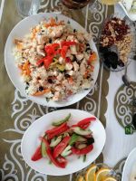 unser Mittagessen (Plow) bei der Familie im Jurtencamp im Bergtal Kara-Kojun