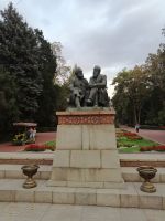 Stadtrundgang durch Bischkeck, Denkmal Karl Marx und Friedrich Engels