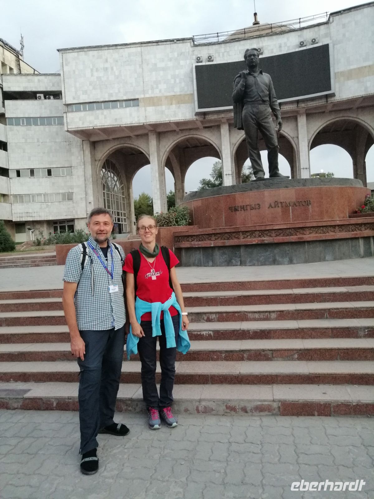 Stadtrundgang durch Bischkeck,Tschingis Ajtmatov-Denkmal