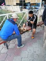 Stadtrundgang durch Bischkeck, Schachspieler im Park