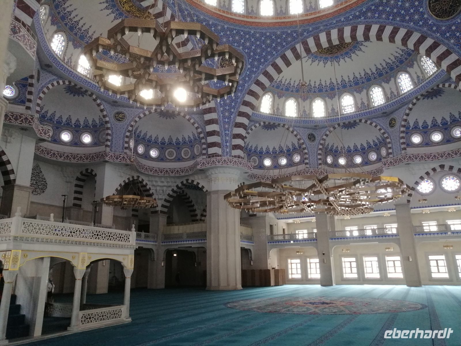 Besichtigung der neuen Moschee in Bischkek