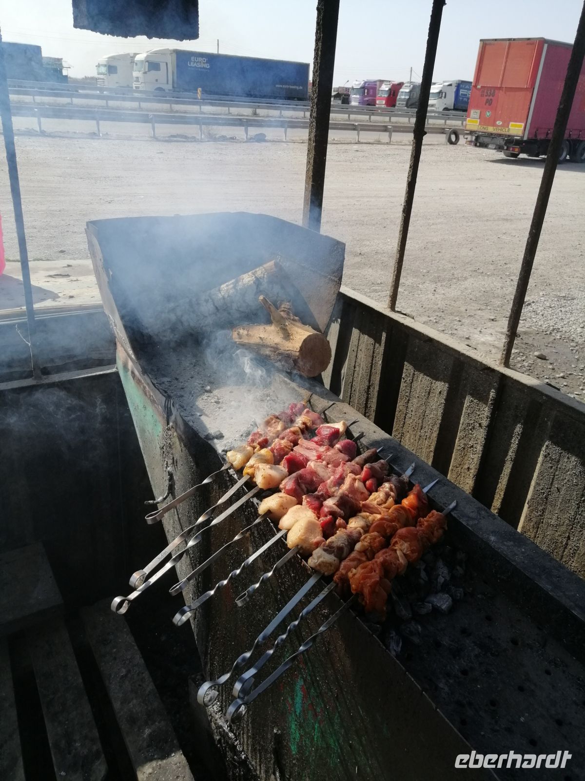 Picknick auf einem Rastplatz auf dem Weg nach Taraz