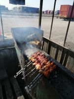 Picknick auf einem Rastplatz auf dem Weg nach Taraz