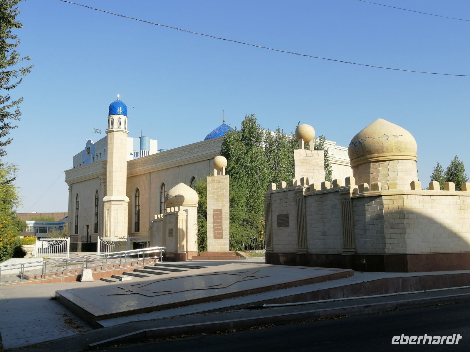 Besichtigung einer früh-islamischen Moschee mit einem Karawaj-Saraj (Freilichtmuseum)
