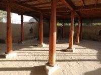 Besichtigung einer früh-islamischen Moschee mit einem Karawaj-Saraj (Freilichtmuseum)