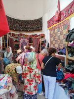 Barak-Khan-Medrese, Souvenirgeschäfte im Hof