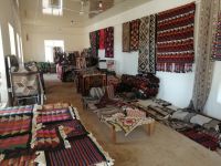 kurze Tee-Pause bei einer Lehrer-Familie, die auch einer Teppichweberei betreibt