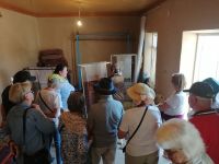 kurze Tee-Pause bei einer Lehrer-Familie, die auch einer Teppichweberei betreibt