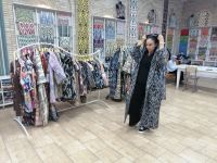 Besichtigung einer Mode-Boutique, Buchara