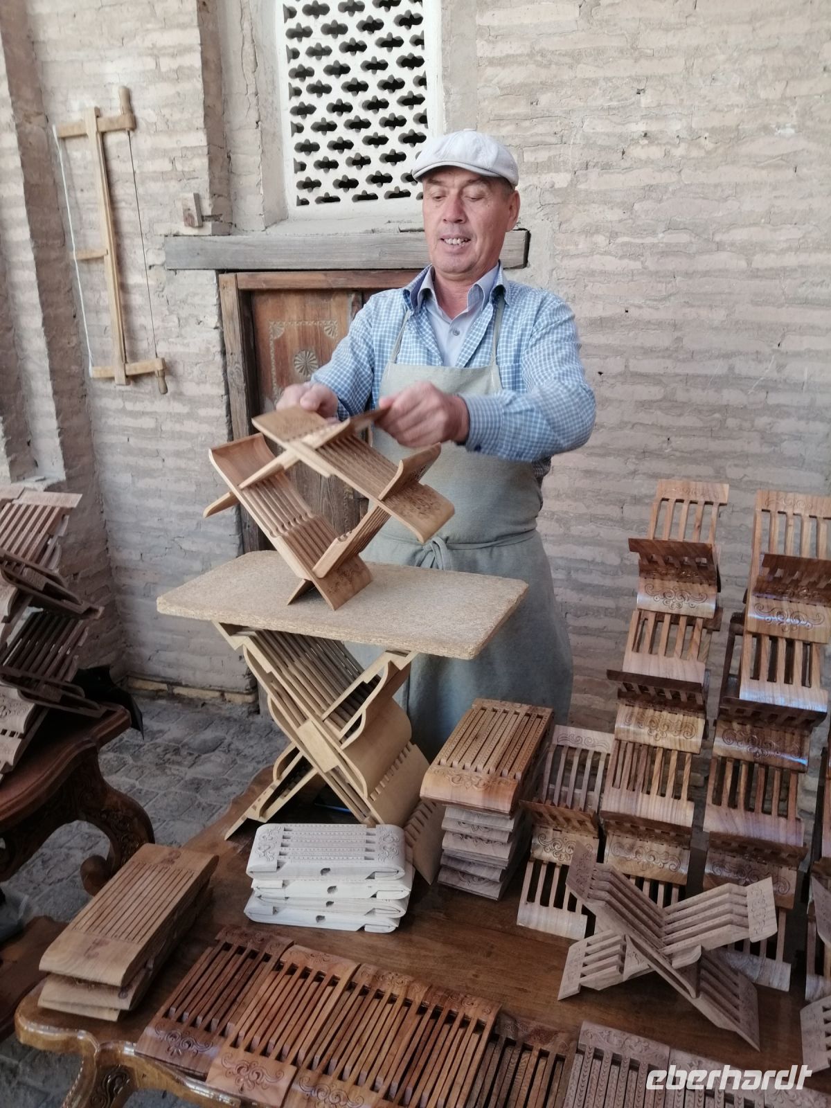 Stadtrundgang durch Chiwa, Vorführung in einer Holzwerkstatt