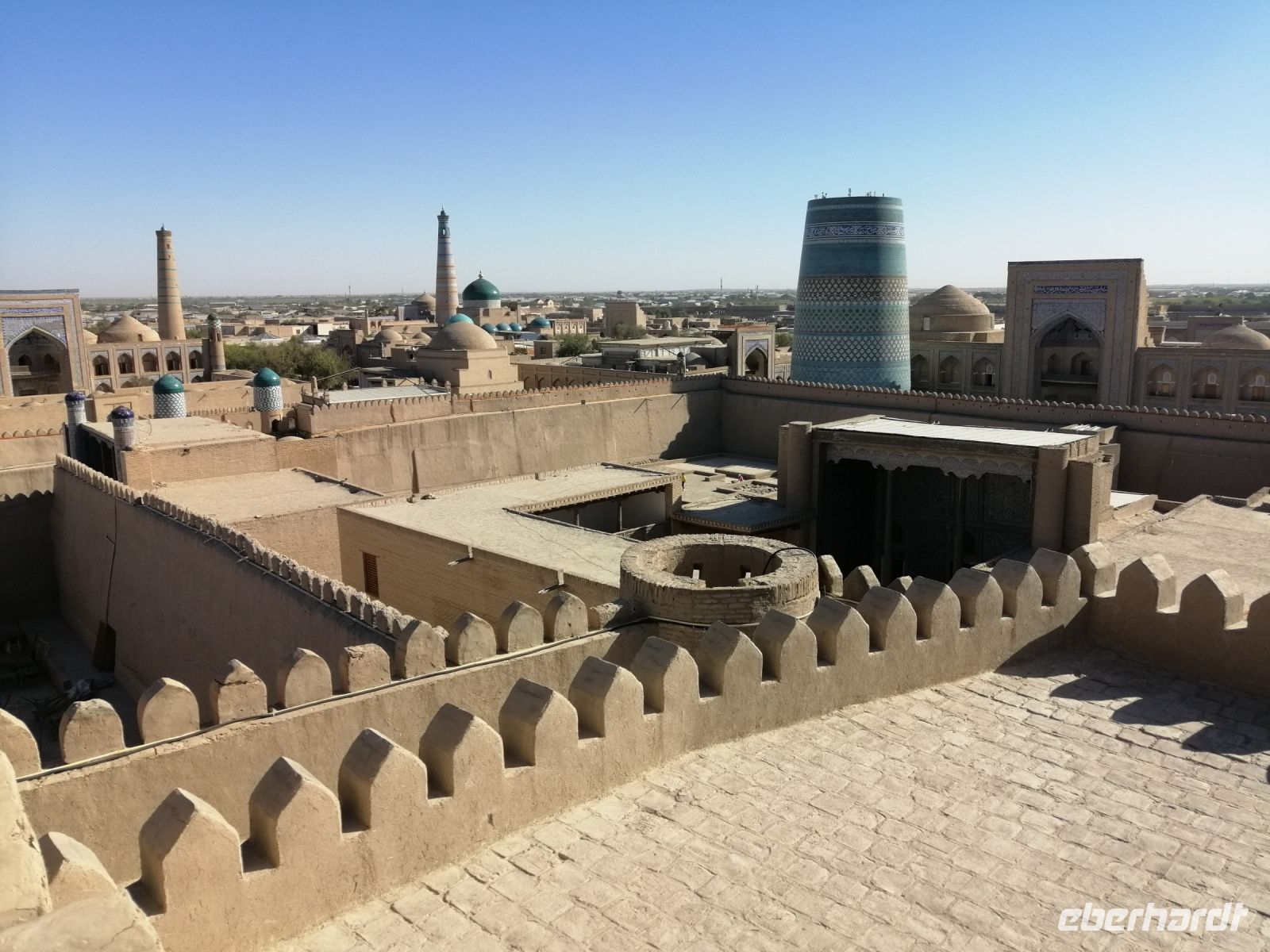Stadtrundgang durch Chiwa, Blick auf die Stadt von der Aussichtsplattform der Festung
