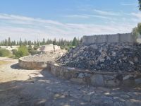 Fotostopp an der Modellausstellung der „50 Festungen“