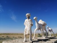 Fotostopp an der Modellausstellung der „50 Festungen“