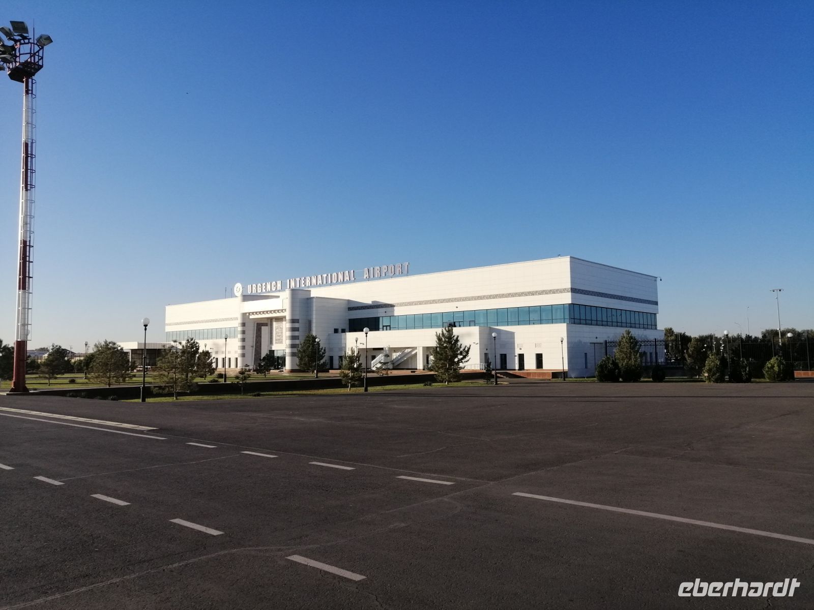 Flughafen in Urgentsch, Abflug nach Istanbul